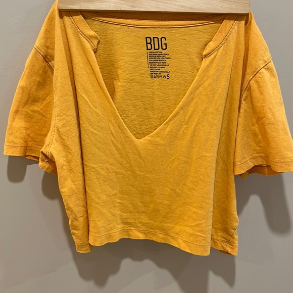 Urban Outfitters Cropped V-neck - Picture 1 of 3